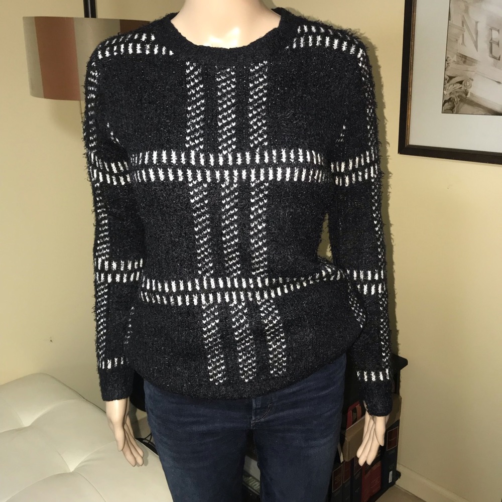 Large check crew neck sweater